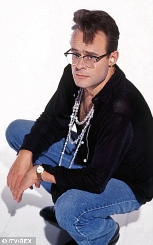 File:Harry Hill as Morrissey in the Stars In Their Eyes celebrity spe-m-6 1420795810114.jpg
