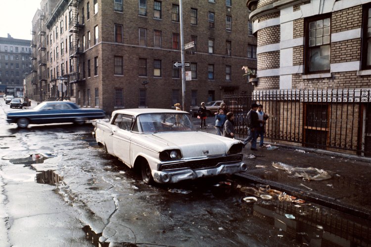 File:ShockBlast-New York City-1970-photography-Camilo Jos Vergara-2.jpg